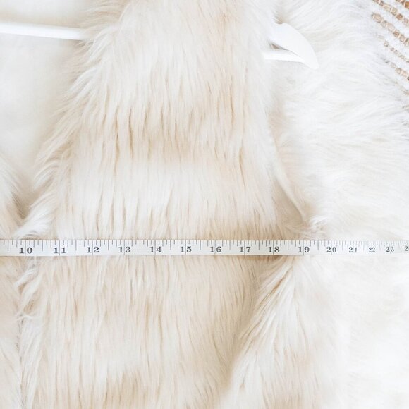 THML {Anthropologie} FAUX FUR CREAMY WHITE VEST SZ L - Picture 6 of 8